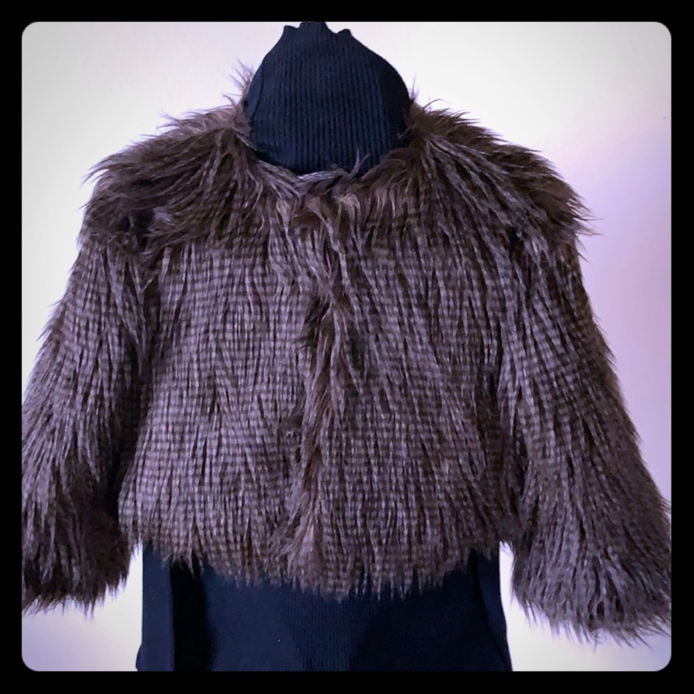 BeBe💋 faux fur cropped jacket